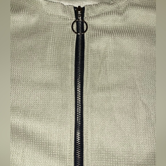 light green xl shirt with quarter zip - Picture 3 of 5